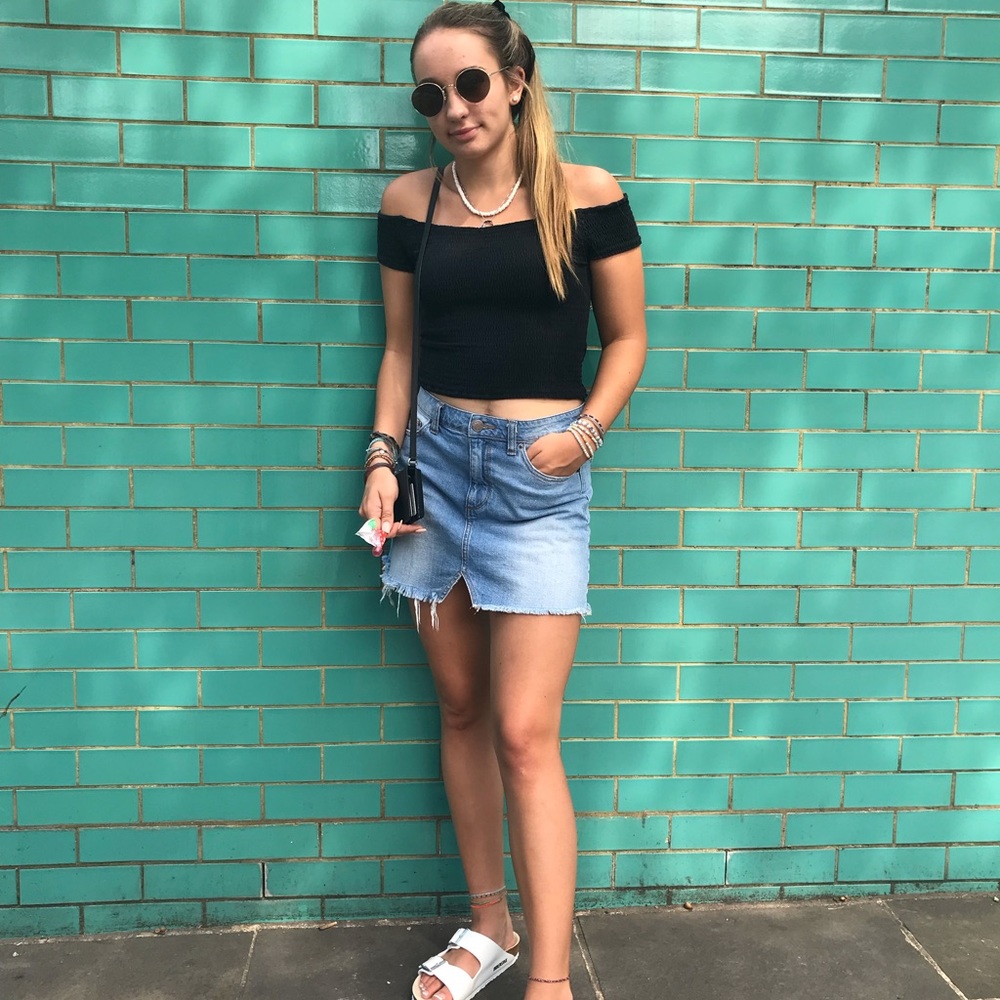 Black brandy Melville off the shoulder top